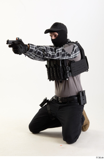 Andrew Elliott Kneeling Shooting kneeling shooting whole body 0002.jpg